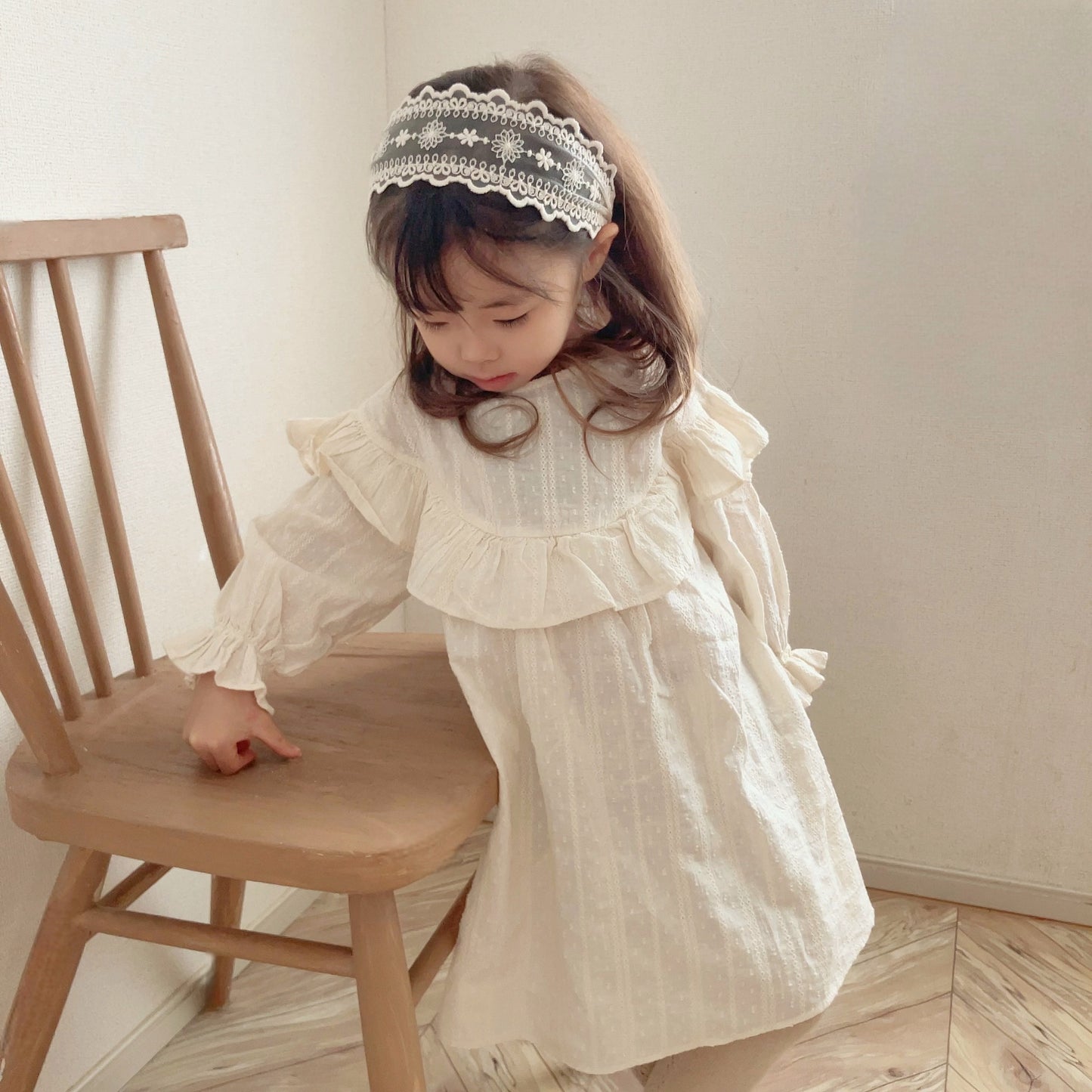 【即納】Sofia Frill one-piece / cream / S(90)-M(100) / monbebe 2024fw / ko080【国内直送ｂ】