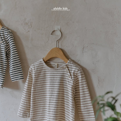 【韓国直送便】ko132 Button Border T-shirt / 2color / XS(75)-XL(115) / aladin kids 2024fw