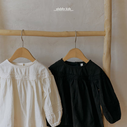 【韓国直送便】ko143 Lace yoke blouse / 2color / XS(75)-XL(115) / aladin kids 2024fw