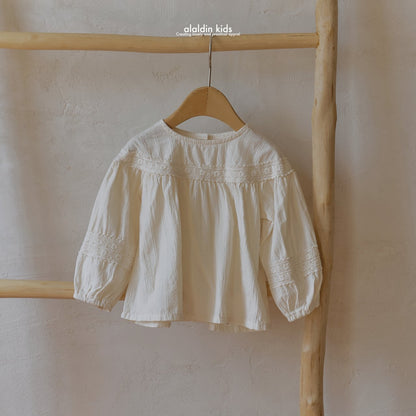 【韓国直送便】ko143 Lace yoke blouse / 2color / XS(75)-XL(115) / aladin kids 2024fw