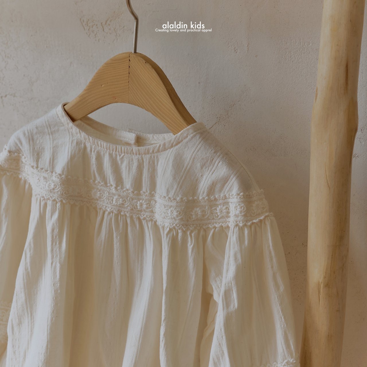 【韓国直送便】ko143 Lace yoke blouse / 2color / XS(75)-XL(115) / aladin kids 2024fw