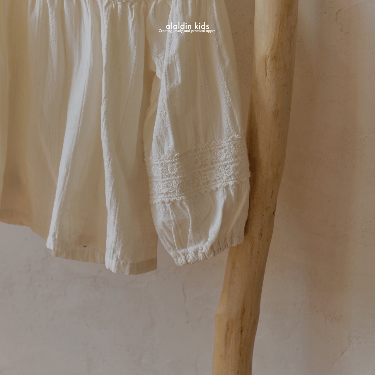 【韓国直送便】ko143 Lace yoke blouse / 2color / XS(75)-XL(115) / aladin kids 2024fw