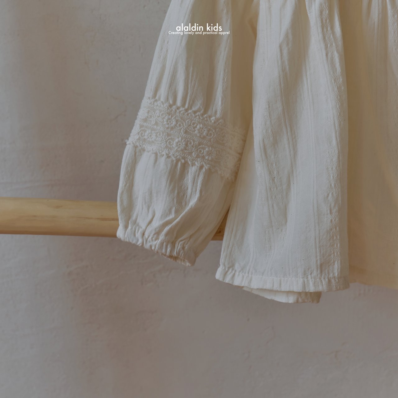 【韓国直送便】ko143 Lace yoke blouse / 2color / XS(75)-XL(115) / aladin kids 2024fw