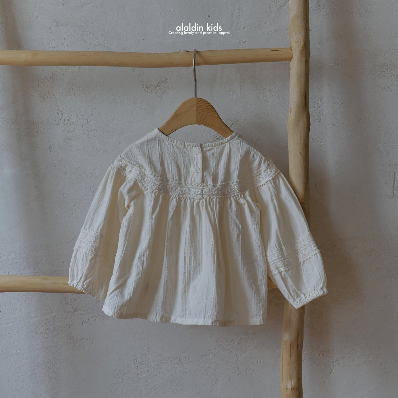 【韓国直送便】ko143 Lace yoke blouse / 2color / XS(75)-XL(115) / aladin kids 2024fw