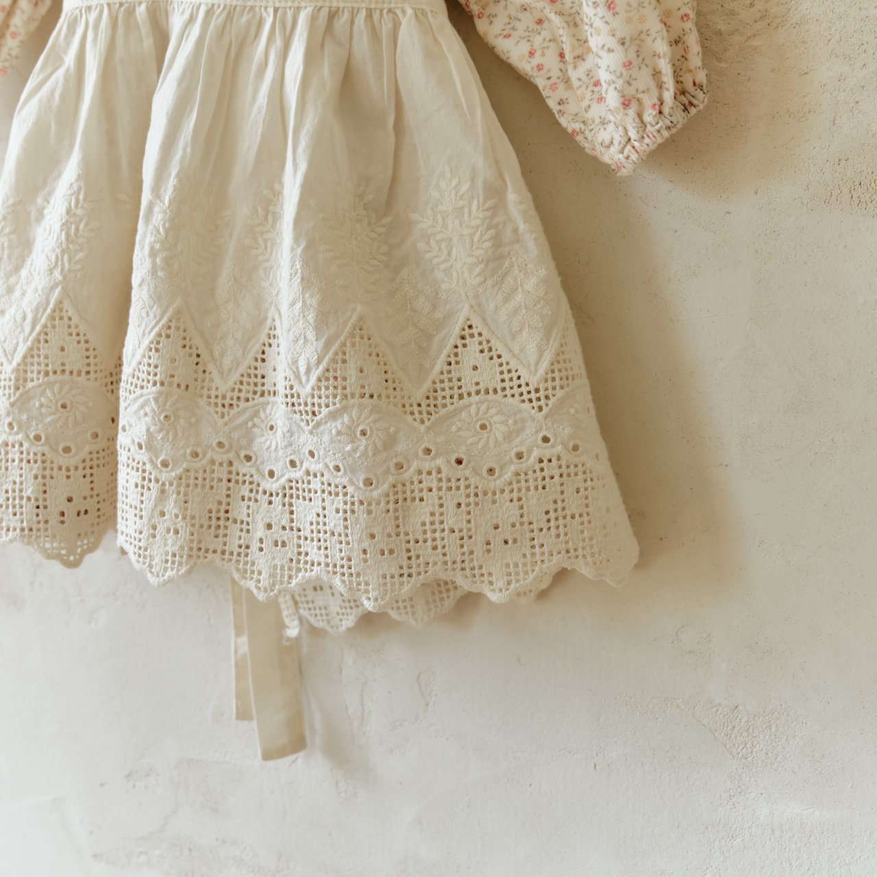 【韓国直送便】ko156 Lace apron / 1color / 2size / aladin kids 2024fw