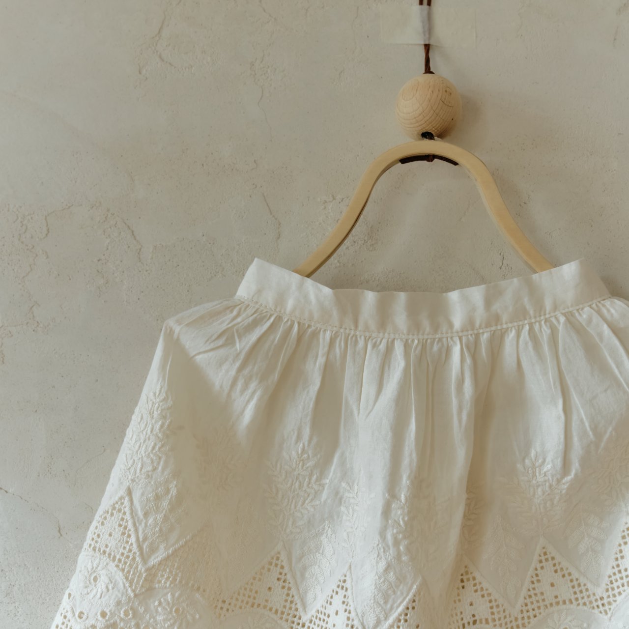 【韓国直送便】ko156 Lace apron / 1color / 2size / aladin kids 2024fw