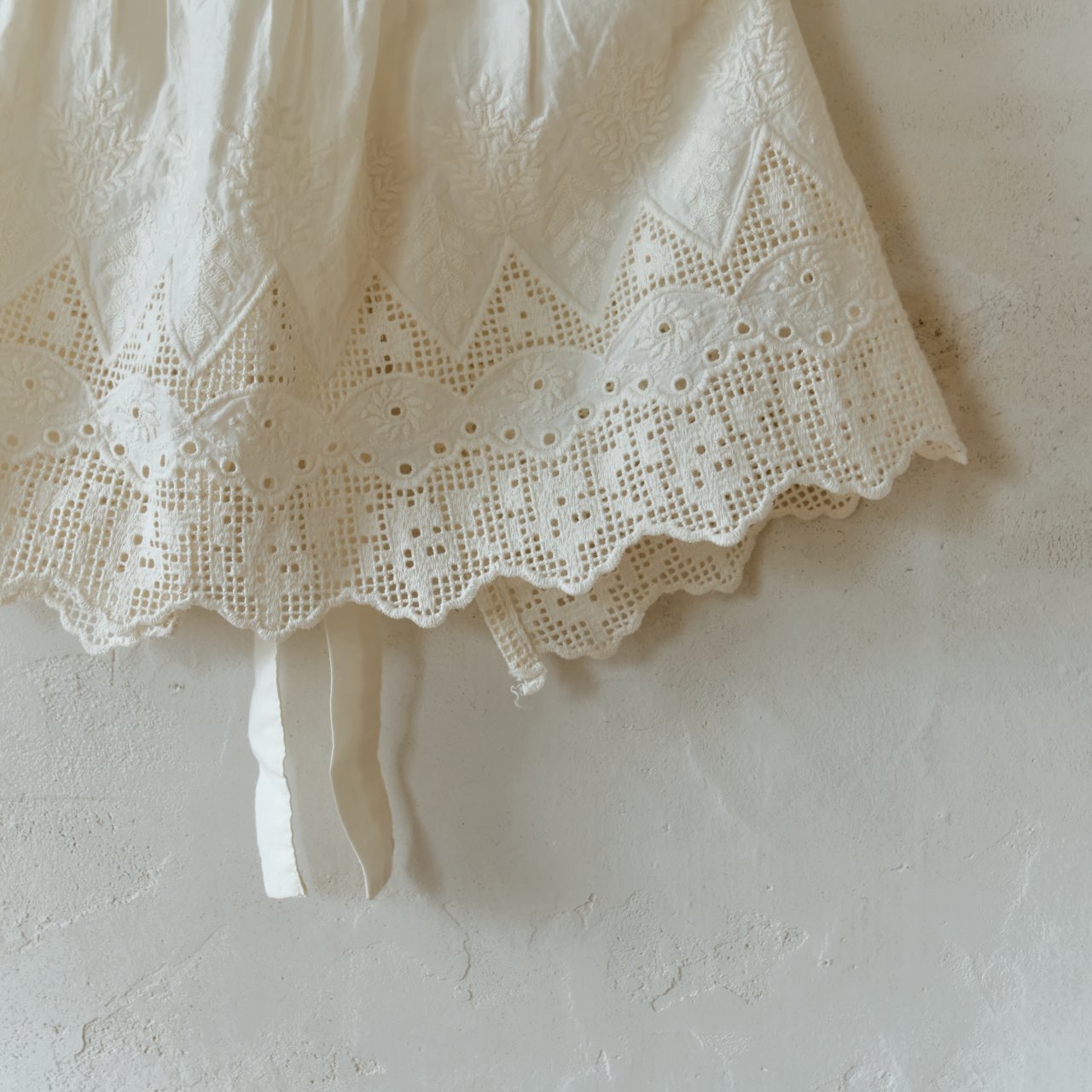 【韓国直送便】ko156 Lace apron / 1color / 2size / aladin kids 2024fw