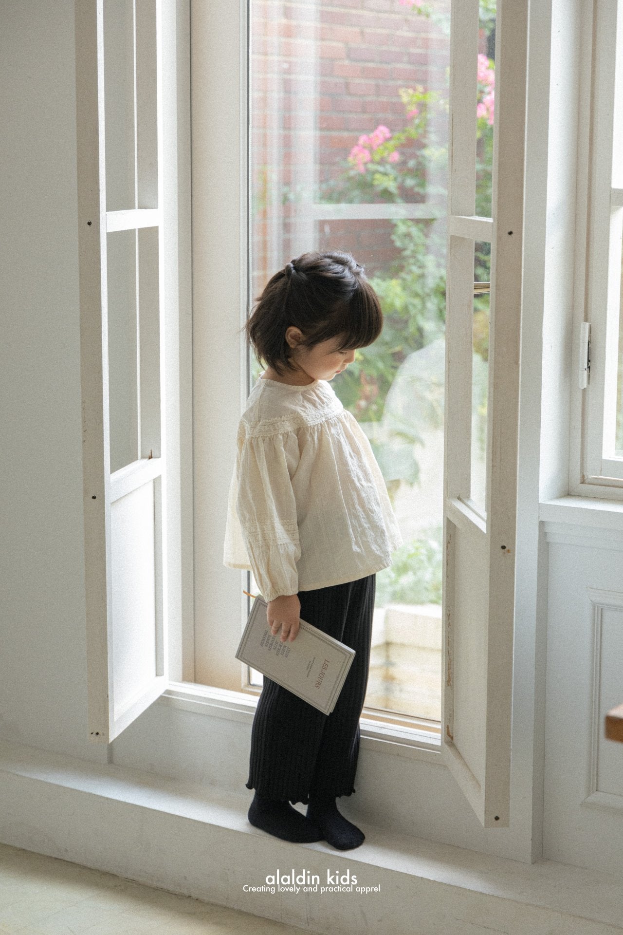 【韓国直送便】ko143 Lace yoke blouse / 2color / XS(75)-XL(115) / aladin kids 2024fw